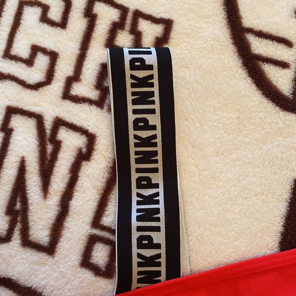 Victoria’s Secret pink sports bra - Picture 2 of 2